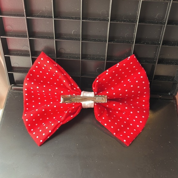 Red polka dots bow - Picture 2 of 4